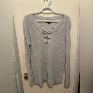 American Eagle long sleeve gray shirt size medium.